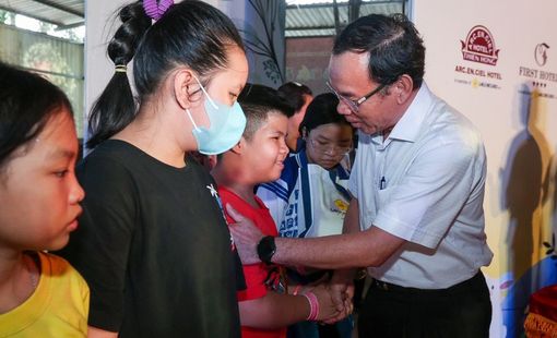 TPHCM - Trung thu sớm đến với 500 thiếu nhi có hoàn cảnh khó khăn