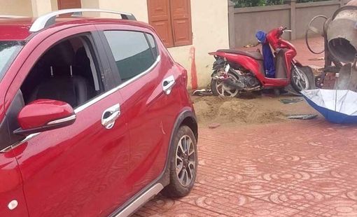 Nghệ An: Cô giáo lùi xe làm tử vong học sinh lớp 6
