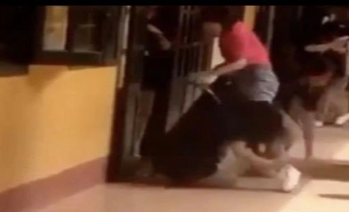 Hà Nội: Rộ clip cô giáo túm cổ áo, kéo lê học sinh