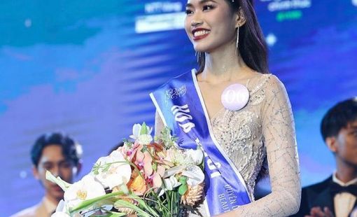 Nữ sinh trở thành Tân Hoa khôi Duyên dáng Ngoại thương 2023 nổi bật với chiều cao gần 1m80