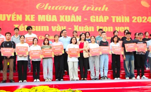 Chuyến xe mùa xuân "Tết sum vầy - Xuân trọn vẹn" đưa 2.200 người xa quê về nhà đón Tết