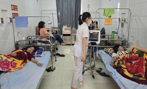 Học Sinh Có Triệu Chứng Ngộ Độc Sau Khi Uống Nước Ngọt Phát Miễn Phí