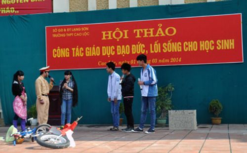 SUY THOÁI ĐẠO ĐỨC HỌC SINH PHỔ THÔNG NGUYÊN NHÂN VÀ GIẢI PHÁP