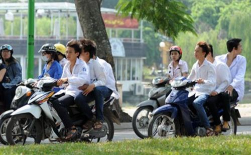 BÀN VỀ NGUY CƠ SUY THOÁI ĐẠO ĐỨC CỦA HỌC SINH PHỔ THÔNG HIỆN NAY