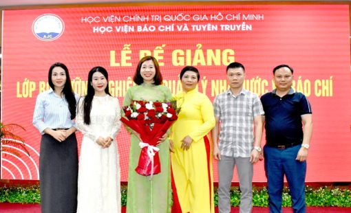 Bế giảng lớp Bồi dưỡng nghiệp vụ Quản lý nhà nước về báo chí đợt 5 năm 2024