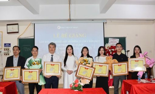 Bế giảng lớp đào tạo nghề Luật sư khoá 25 lần 1 năm 2023 của Học viện tư Pháp Hà Nội