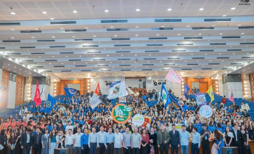Chương trình Khát Vọng Lạc Hồng 2024 - Chào tân sinh viên Phú Thọ diễn ra hoành tráng và ý nghĩa