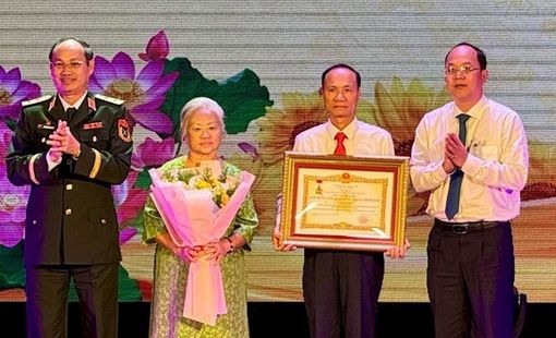Lãnh Đạo TPHCM Gặp Mặt Cán Bộ, Tướng Lĩnh Cao Cấp Quân Đội Nghỉ Hưu