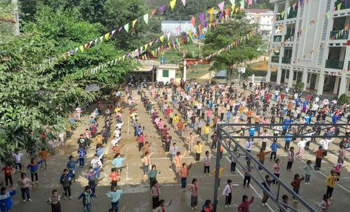 Lào Cai: 15 tấn gạo đến với học sinh trường PTDTBT TH&THCS Dìn Chin huyện Mường Khương