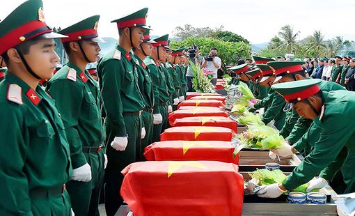 TRUY TẶNG DANH HIỆU ANH HÙNG LỰC LƯỢNG VŨ TRANG NHÂN DÂN ĐỐI VỚI LIỆT SĨ LÊ THỊ BẠCH CÁT