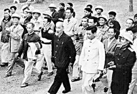 VẬN DỤNG TƯ TƯỞNG HỒ CHÍ MINH VỀ “HUẤN LUYỆN CÁN BỘ” TRONG ĐÀO TẠO, BỒI DƯỠNG ĐỘI NGŨ CÁN BỘ QUẢN LÝ GIÁO DỤC Ở CÁC HỌC VIỆN, TRƯỜNG SĨ QUAN QUÂN ĐỘI HIỆN NAY