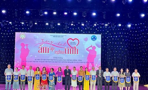 “Tiếng hát ấm áp nghĩa tình” chào mừng kỷ niệm 20 năm thành lập Hội CGC VN ( 2004-2024 ) và chào mừng Đại hội UBMTTQVN các cấp thành phố Đà Nẵng nhiệm kỳ 2024 -2029.