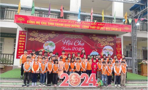 Hoài Đức: Rực rỡ hội chợ xuân giáp thìn năm 2024 tại trường tiểu học xã Đức Giang