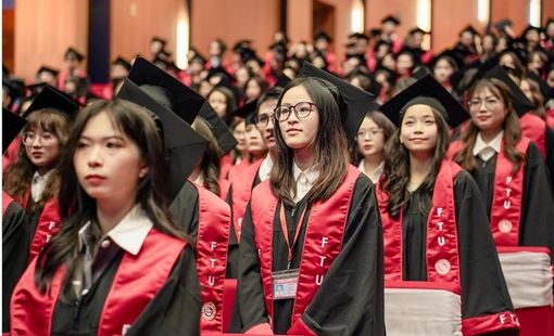 Hơn 1.000 sinh viên Ngoại thương được trao bằng tốt nghiệp sớm