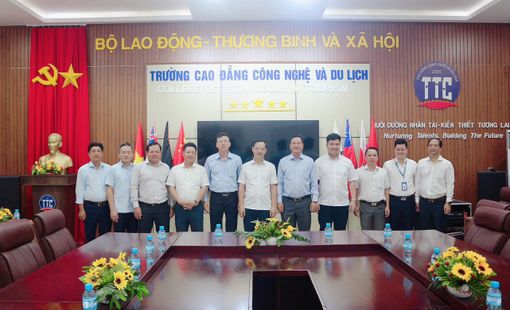 Tổng Cục trưởng Tổng cục Giáo dục nghề nghiệp Bộ LĐTB&XH thăm và làm việc tại trường Cao đẳng Công nghệ và Du lịch