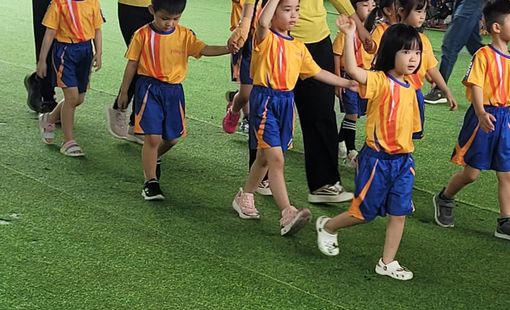 Hoạt động trải nghiệm ngoài trời của bé tại trường mầm non