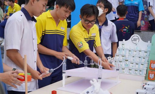 TPHCM: Học sinh lớp 10 ra mắt sản phẩm AI, robot tiện ích
