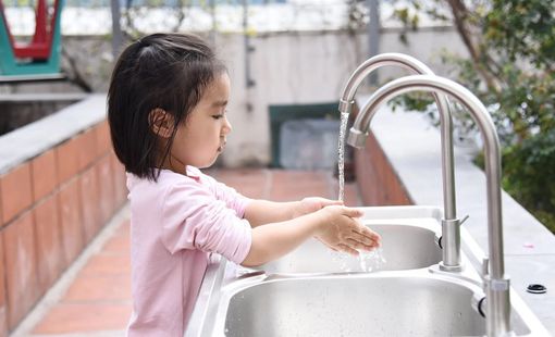 Bộ GD&ĐT: Yêu cầu đảm bảo nước sạch và vệ sinh trong trường học