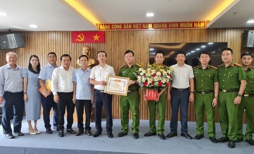 Bộ GD&ĐT: Tặng bằng khen cho lực lượng công an Đà Nẵng