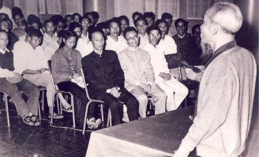 LÝ LUẬN GẮN LIỀN VỚI THỰC TIỄN - BIỆN PHÁP QUAN TRỌNG PHÁT TRIỂN KHOA HỌC LÝ LUẬN CHÍNH TRỊ HIỆN NAY