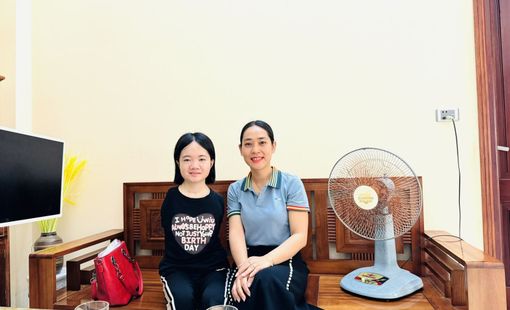 “Đôi chân cầm phấn” vượt nghịch cảnh trao con chữ yêu thương