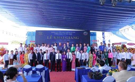 Quỹ học bổng Vừ A Dính quyết định tặng 20 suất học bổng cho học sinh - sinh viên trường Cao đẳng Công nghệ và Du lịch