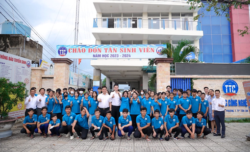 Đoàn công tác huyện Phong Điền, TP. Cần Thơ tham quan, dự hội nghị tại trường Cao đẳng Công nghệ và Du lịch
