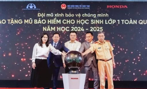 Trao Tặng Hơn 1,7 Triệu Mũ Bảo Hiểm Cho Học Sinh Lớp 1 Trên Toàn Quốc
