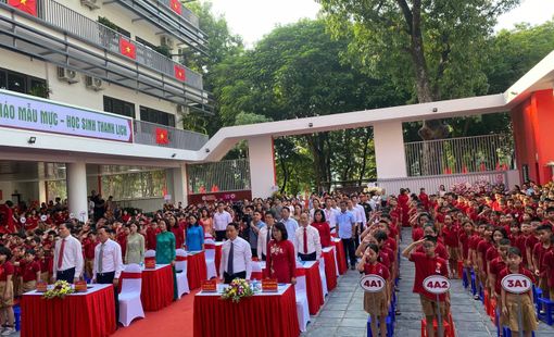 Trường Tiểu học Ái Mộ A Tổ Chức Lễ Khai Giảng và Gắn Biển Công Trình Nhân Kỷ Niệm 70 Năm Giải Phóng Thủ Đô