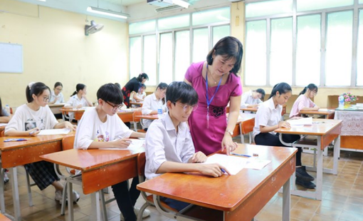 Bộ trưởng Nguyễn Kim Sơn Phản Hồi Về Hệ Số Lương Giáo Viên Mầm Non: "Cần Xem Xét Điều Chỉnh Để Tạo Sự Công Bằng"