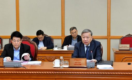 Trung ương quyết định những vấn đề quan trọng về tổ chức bộ máy
