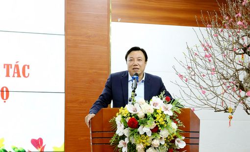 Trung ương quyết định những vấn đề quan trọng về tổ chức bộ máy]