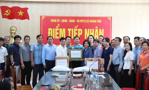 Ngành giáo dục Hà Nội hỗ trợ hơn 100 tấn hàng hĩa giúp trường học vùng lũ Bắc Ninh ổn định dạy và học