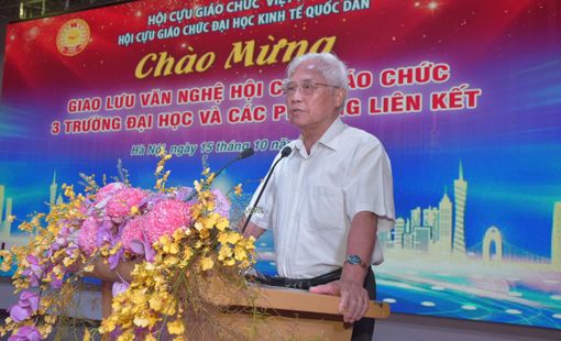 Tưng bừng giao lưu văn nghệ kỷ niệm 3 năm CLB văn nghệ Hội Cựu giáo chức Đại học Kinh tế Quốc dân