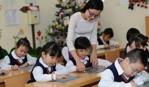 NHỮNG THÁCH THỨC TRONG THỰC HIỆN GIÁO DỤC BẮT BUỘC Ở VIỆT NAM