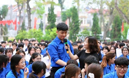 Trang bị kỹ năng ứng xử văn minh trên không gian mạng cho học sinh, nhiệm vụ cấp thiết trong thời đại số