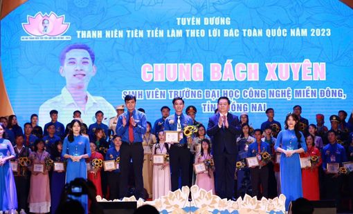 Chung Bách Xuyên: Thủ khoa tình nguyện nhập ngũ, lan tỏa tinh thần yêu nước