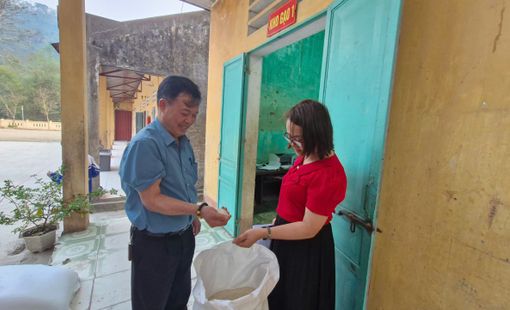 Hà Giang: Gạo Chính Phủ cấp đến trường ấm lòng học sinh vùng biên