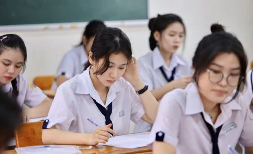 "Đấu trí" căng thẳng tại kỳ thi đánh giá năng lực: Thí sinh “ Ngộp thở” vì đề dài, khó