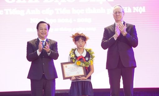 Hà Nội: Trao giải thưởng Olympic Tiếng Anh cấp thành phố cho 203 học sinh