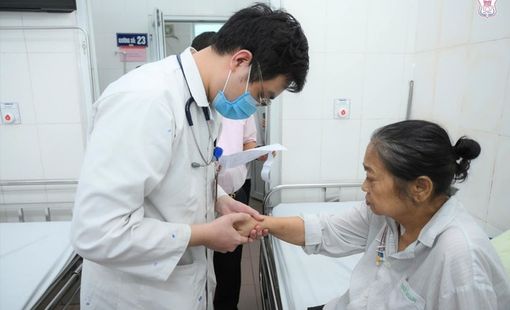 Đào tạo ngành Y dược: Bệnh viện quá tải sinh viên thực tập