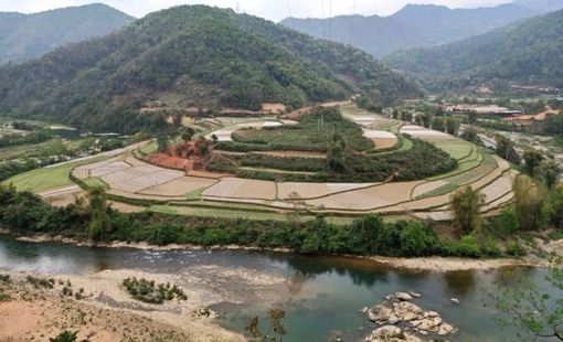 HÀNH TRÌNH VỀ QUÊ HƯƠNG CÁCH MẠNG: KHI LÁ CỜ TỔ QUỐC BAY GIỮA NON CAO BIÊN GIỚI