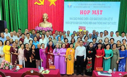 Vĩnh Long họp mặt nhà giáo kháng chiến: Tri ân những người gieo chữ giữa chiến trường