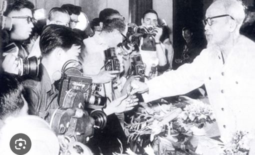 Kỷ niệm 100 năm ngày Báo chí cách mạng Việt Nam (21/6/1925 - 21/6/2025) CHỦ TỊCH HỒ CHÍ MINH - NGƯỜI KHỞI NGUỒN NỀN BÁO CHÍ CÁCH MẠNG VIỆT NAM