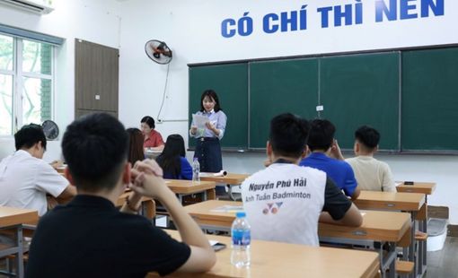 Kết thúc buổi thi Ngữ văn: 10 thí sinh bị đình chỉ trên cả nước, trong đó Hà Nội có 3 trường hợp sử dụng điện thoại