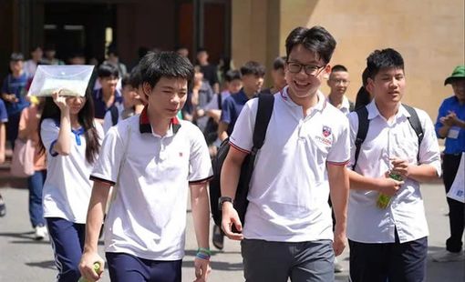Đề Toán vào lớp 10 chuyên Khoa học Tự nhiên gây tranh cãi vì quá khó