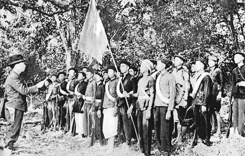 XÂY DỰNG LỰC LƯỢNG VŨ TRANG VÀ ĐẤU TRANH QUÂN SỰ TRONG CÁCH MẠNG THÁNG TÁM NĂM 1945
