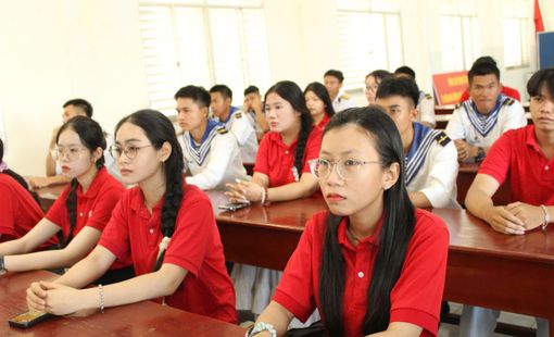 Để thực hiện tốt hơn nữa tư tưởng “Thực học, thực nghiệp, dạy tốt, học tốt,…” trong đổi mới quản lí giáo dục hiện nay