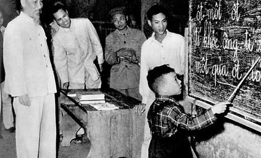 HÀNH TRÌNH 80 NĂM GIÁO DỤC VIỆT NAM: TỪ “DIỆT GIẶC DỐT” ĐẾN CHUYỂN ĐỔI SỐ TOÀN DIỆN