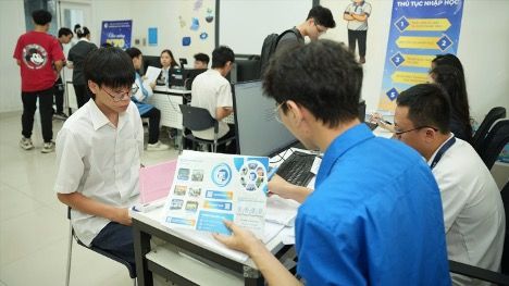 Tuyển sinh đại học 2025: Nhiều thí sinh rối vì tiêu chí phụ và lỗi kỹ thuật